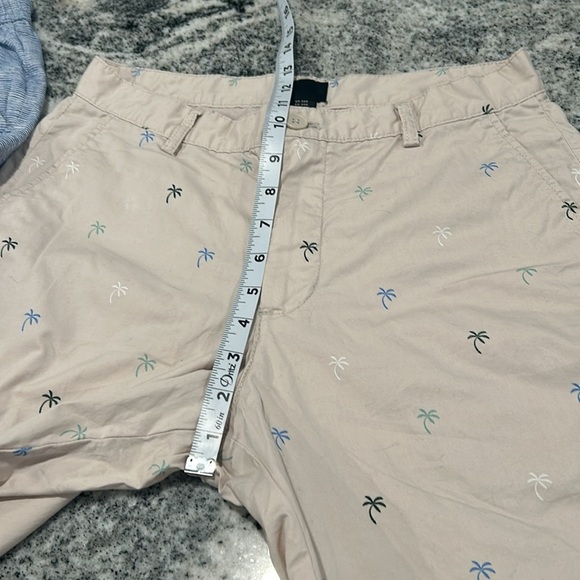 2 pairs of men’s shorts, Size Medium , H&M, and Essex Crossing - Picture 7 of 13